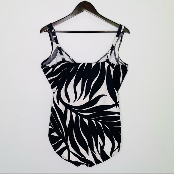 ❤️ Miraclesuit Sanibel One Piece With Black white tropical leaves Swim Suit A61 - Picture 3 of 7